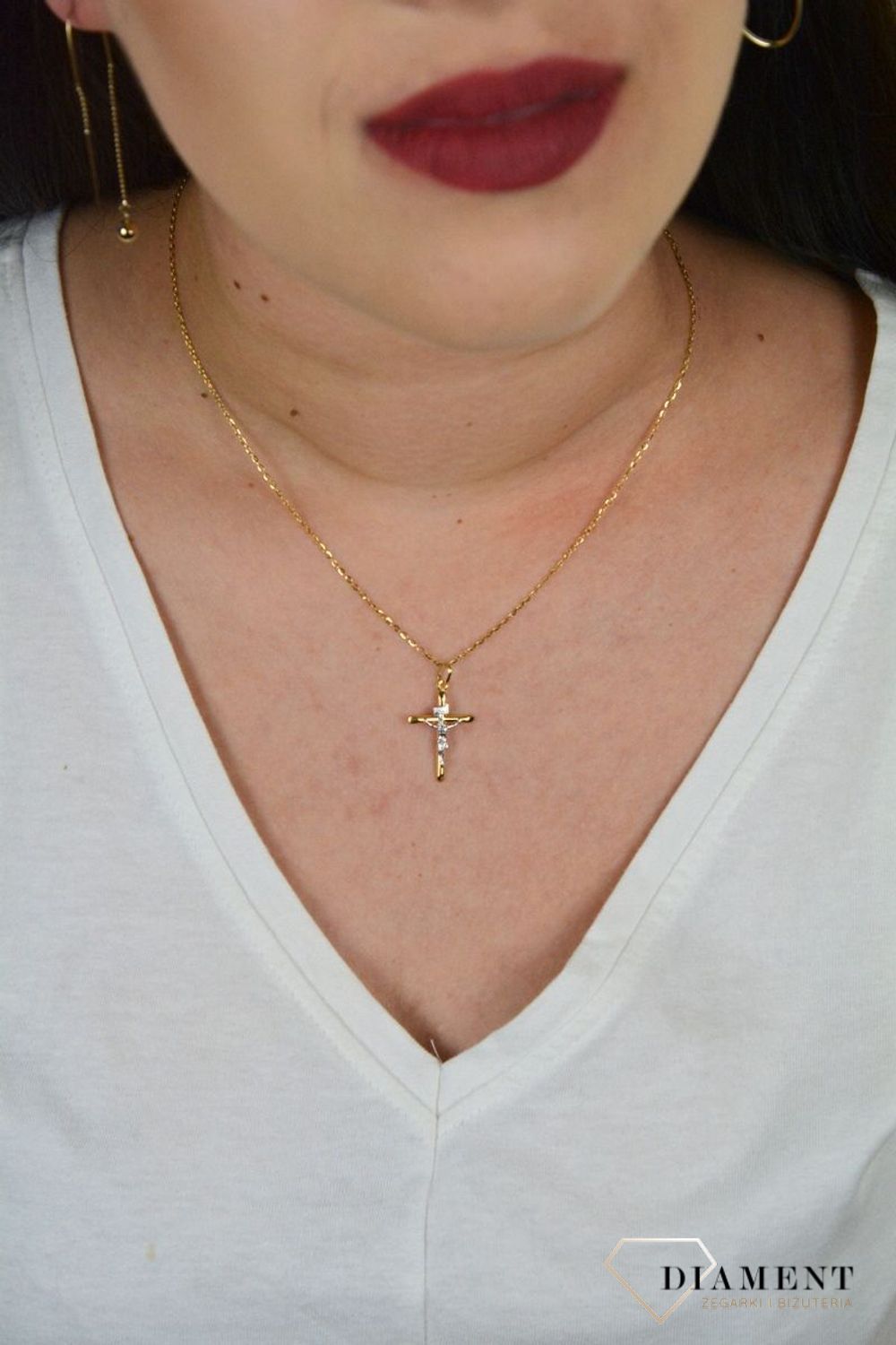 Złota zawieszka krzyżyk z wizerunkiem białe złoto ZA 674B.jpg